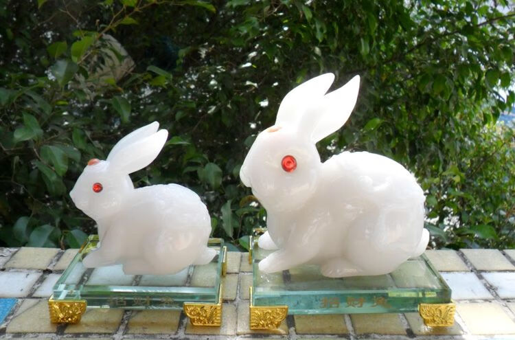 工厂现发工艺品玉兔摆件生肖兔子创意饰品结婚礼品小白兔白玉兔子摆件