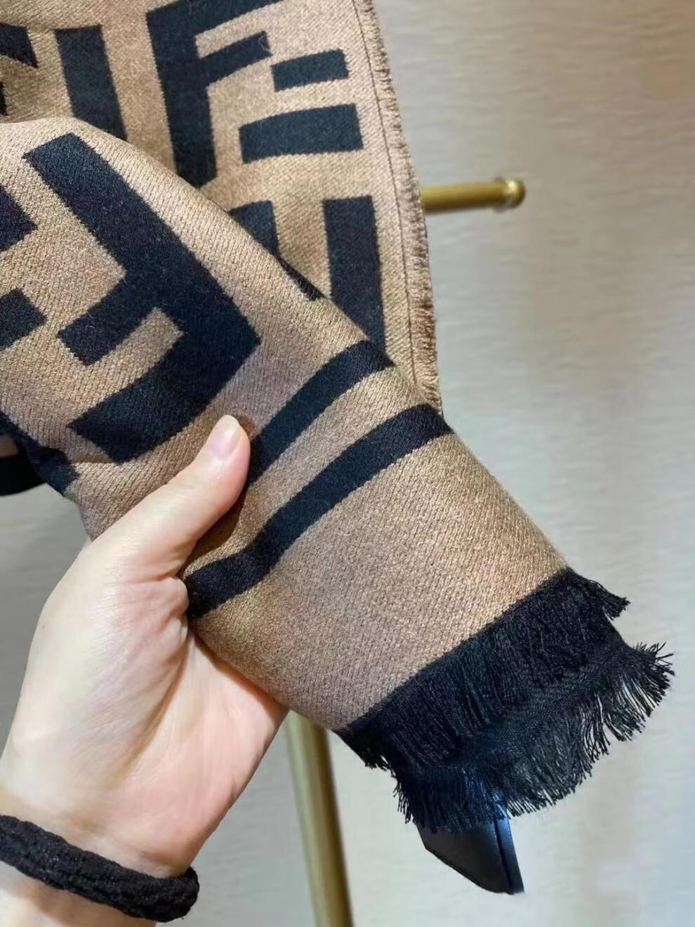 女秋冬双面保暖披肩百搭厚网红同款围巾曼迪尚ff黑夹驼色195cmx65cm