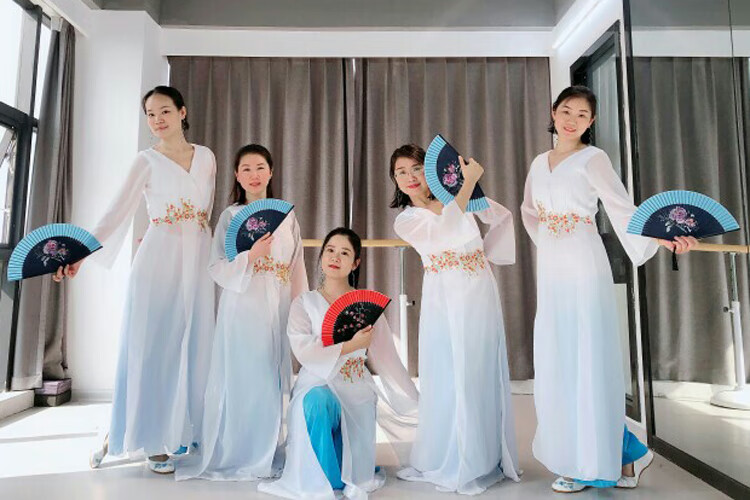 ins抖音同款古风扇折扇汉服女式旗袍走秀小折扇中国风扇古典扇子古扇