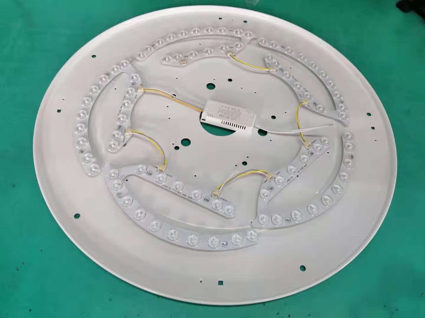 yujue通用雷士led吸顶灯盘圆形风扇通用贴片光源卧室灯泡灯珠磁铁吸附