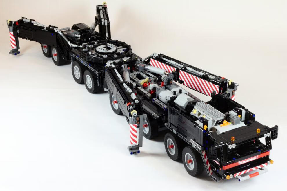 乐·高吊车利勃海尔 利勃海尔11200吊车起重机moc-20920适用科技积木