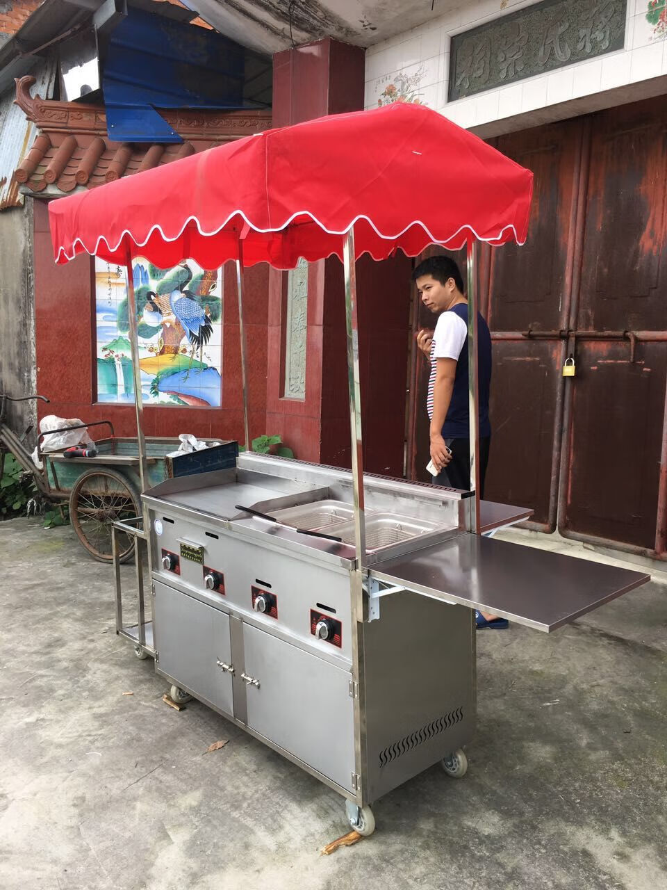 商用牛杂车网红燃气港式喷泉牛杂车路边摊夜市多功能手抓饼推车麻辣烫