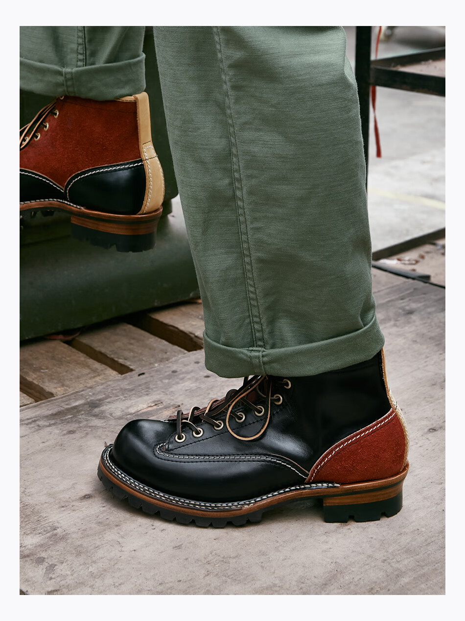 玩累了的孩子手工伐木靴翻毛皮复古登山马丁美式工装靴西部拓荒者拍摄