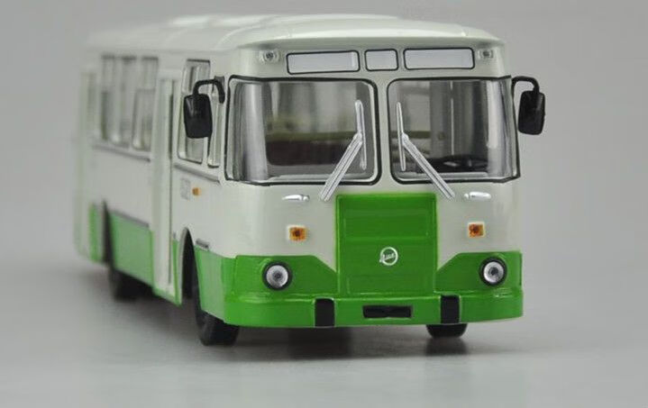 俄罗斯巴士143677m合金公交车模型bus车模143绿色