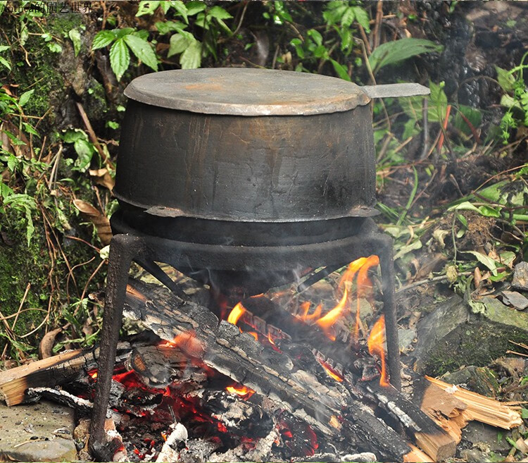 铸铁鼎锅传统老式铸铁鼎锅生铁顶锅特厚老铁吊锅铁锅鸡煮饭鼎罐炖肉
