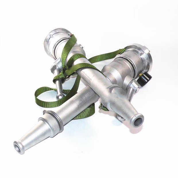 消防测压水枪 65型带压力表消防水枪 开关直流水枪 消火栓试压水 如图