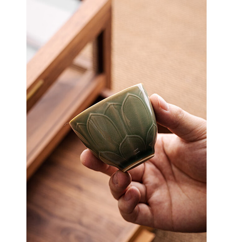 越窑青瓷莲花玲珑杯茶盏复古功夫茶具品茗杯主人杯陶瓷小茶杯单只茶叶