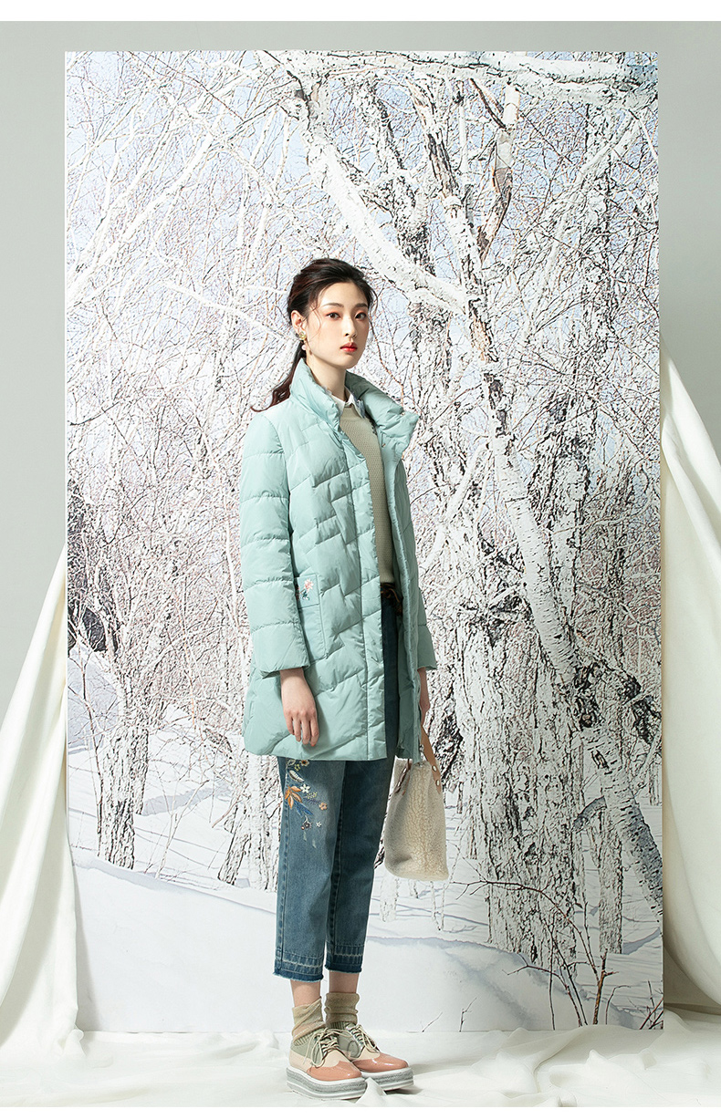 渔牌女装羽绒服2020年新款女白鸭绒刺绣高领休闲羽绒外套浅灰绿16584