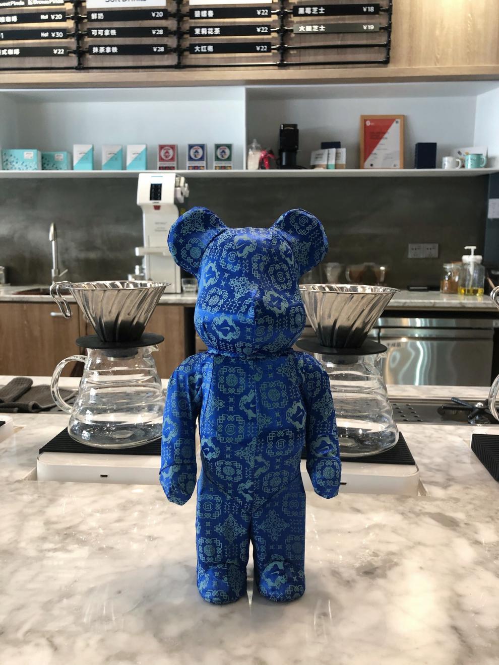 京选盲盒奖品小学生陈冠希同款蓝丝绸暴力熊摆件积木熊潮玩公仔盲盒橦