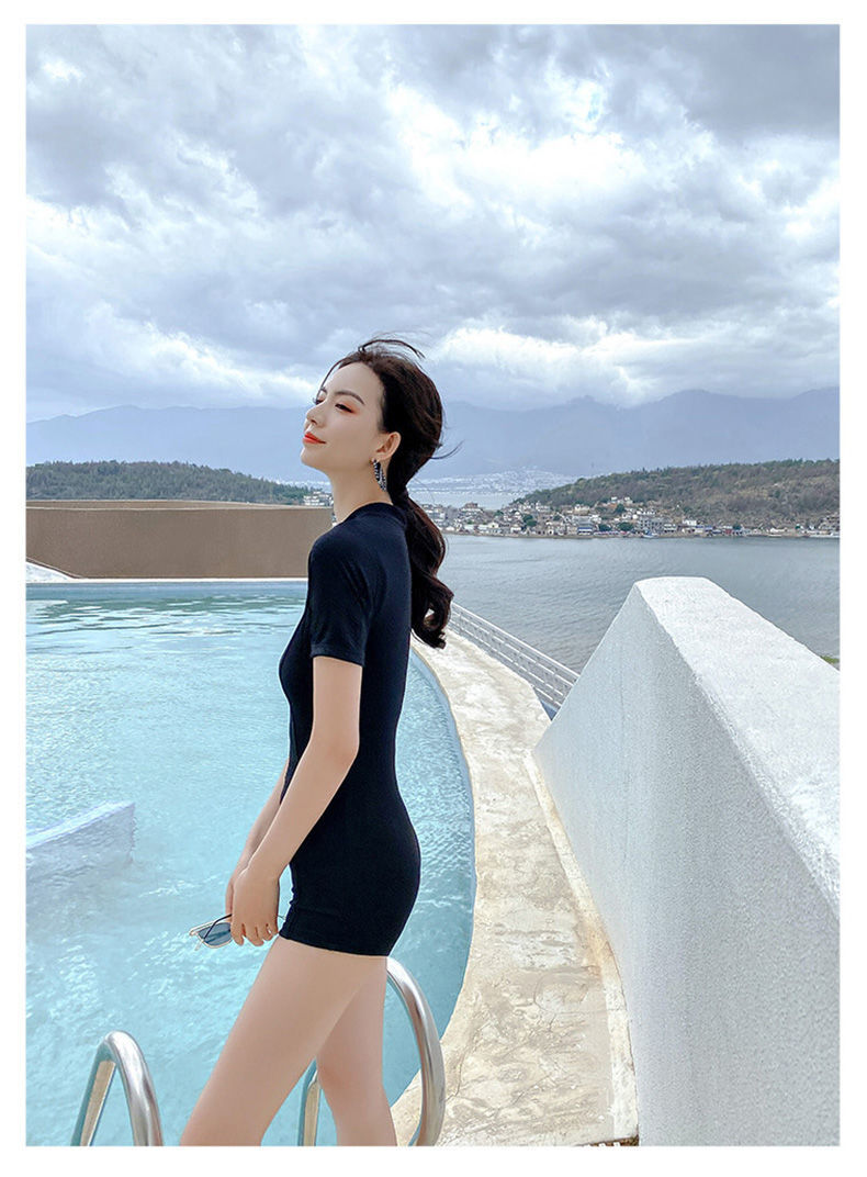 2022新款运动游泳衣女连体泡温泉保守学生上课遮肚显瘦初中生泳装迷彩