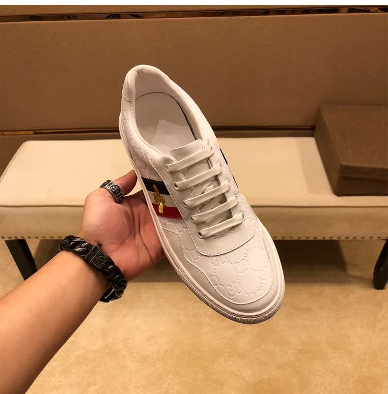 小蜜蜂男鞋新品潮男鞋刺绣印花小蜜蜂小白鞋男士百搭休闲网红白色板鞋