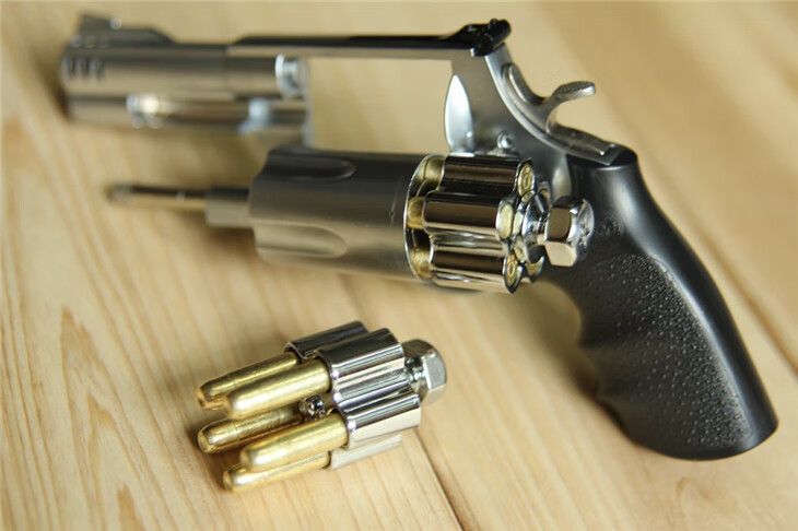 05史密斯m500合金左轮玩具可拆卸成人不可发射 合金箱 10 瞄准镜