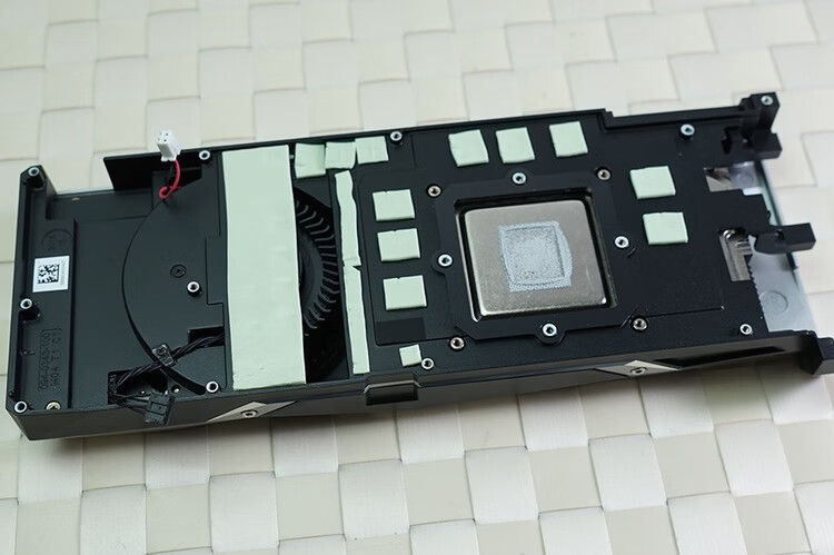 莱尔德laird显存显卡硅胶垫ssd固态硅脂片散热垫片南北桥散热硅胶厚度