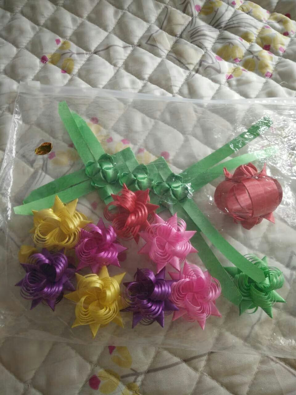 精选12cm15cm3cm宽五彩彩带塑料丝带折风铃彩带气球丝带北极象红色圆