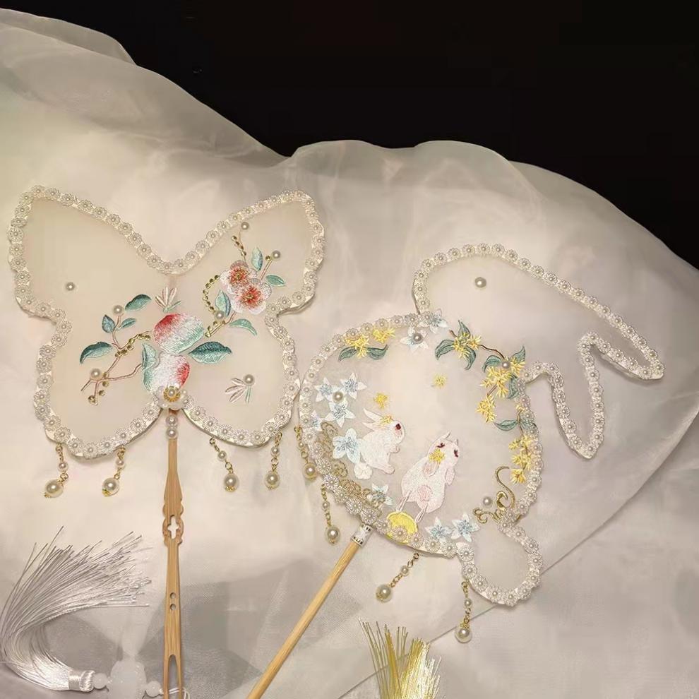 中国风舞蹈走秀拍摄长柄刺绣古典异形蝴蝶宫扇女 蝴蝶扇奶杏白【图片