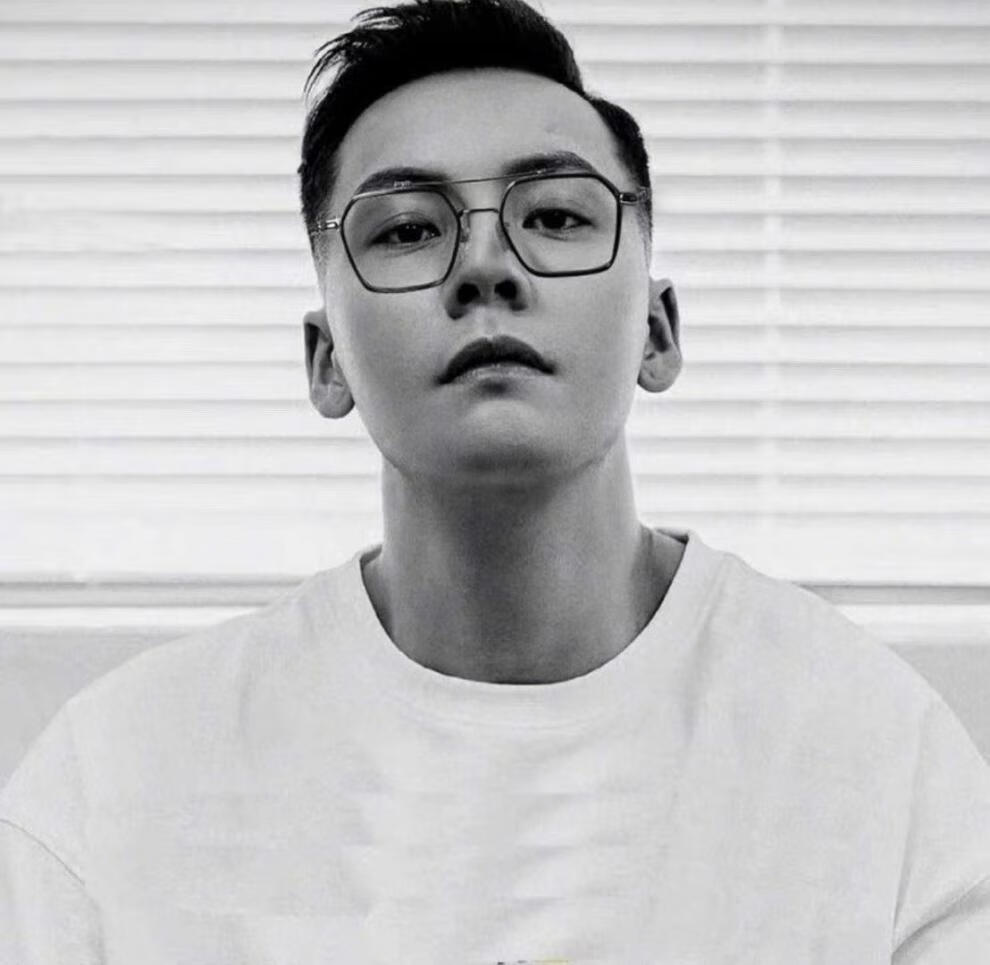 卡若登新品钢铁侠眼镜框眼镜男潮流霸气钢铁侠同款眼镜框架双梁复古