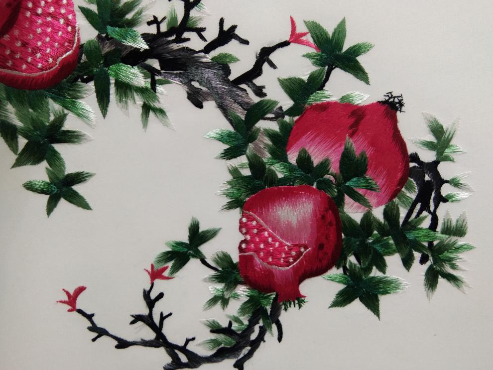 苏绣带框成品餐厅中式风格刺绣画石榴笑口常开仿手工真丝绣 软裱 60cm