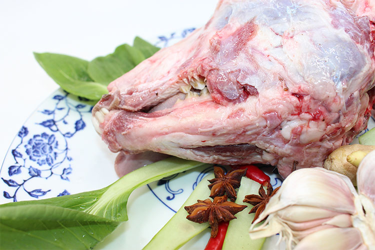 龙觇新鲜羊头去皮羊头正宗散养山羊头羊头汤羊头肉带羊脑1500g