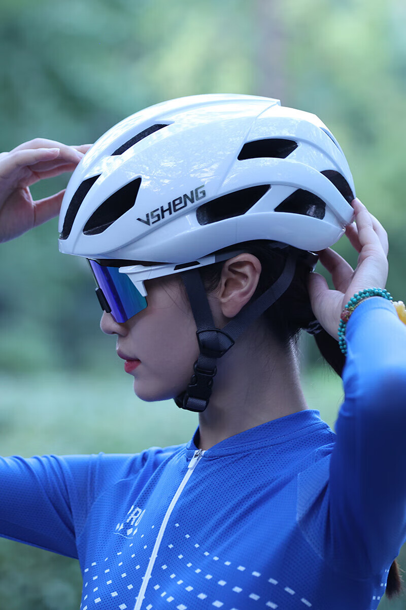 国产/进口:国产类别:自行车头盔适用季节:秋季,冬季货号:清风ii代商品