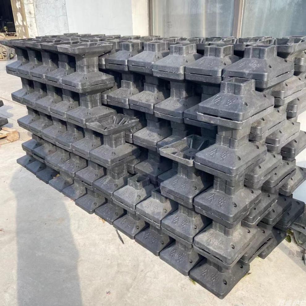 定制市政护栏道路隔离栏橡胶高分子铸铁铁皮水泥80底座装橡胶