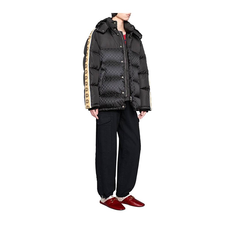 gucci古驰羽绒服男装鹅绒大衣运用gg提花尼龙面料精心制作而成 54