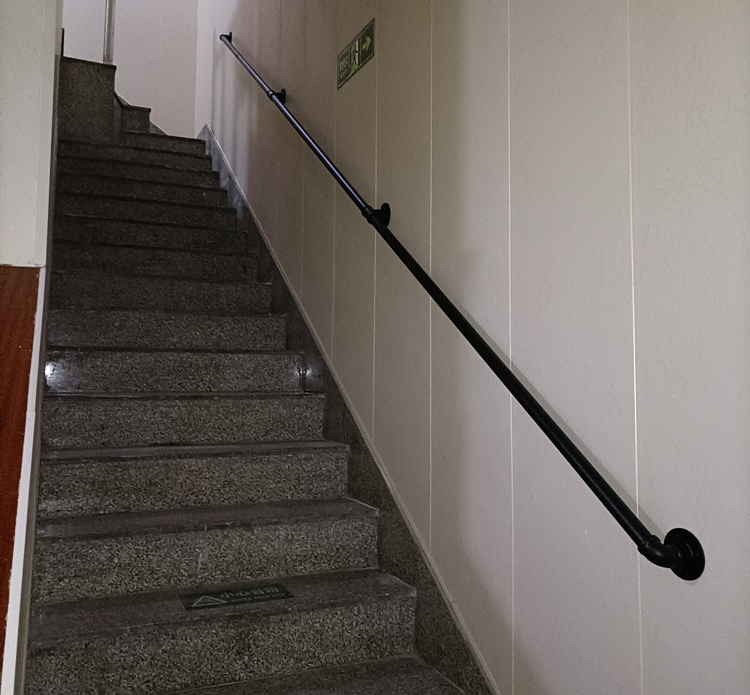 楼梯扶手栏杆老人儿童室内外护栏扶手长25离墙高7cm一节两个固定点
