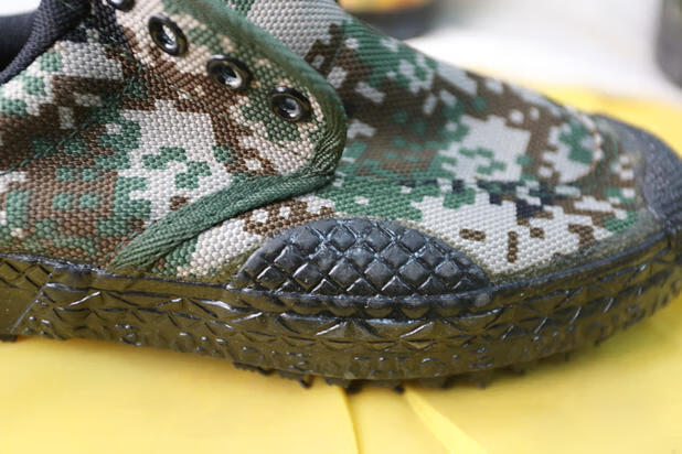 3515迷彩鞋 99迷彩作训鞋劳保鞋透气防滑高帮胶鞋轻便男女干活帆布鞋