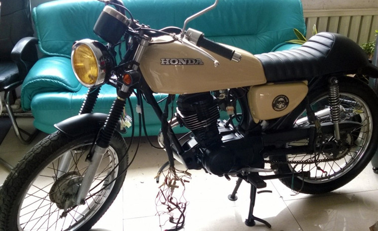 cg125摩托车复古改装侧盖哑黑小边盖油箱边板鸡亦幸福珠江益豪哑黑配