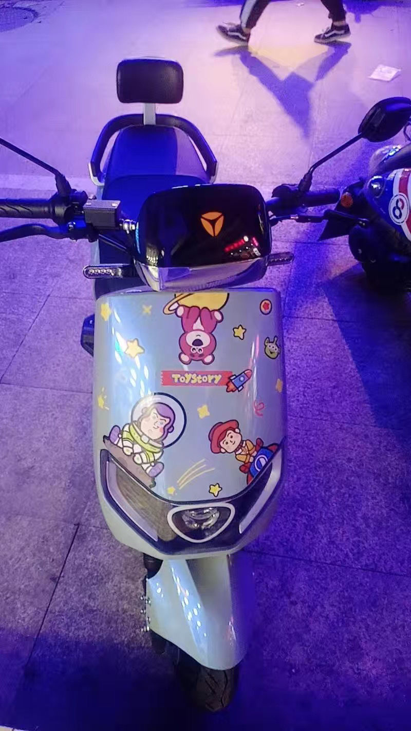 卡通可爱玩具总动员电动车贴纸雅迪q6m6遮挡车身划痕装饰防水贴画总