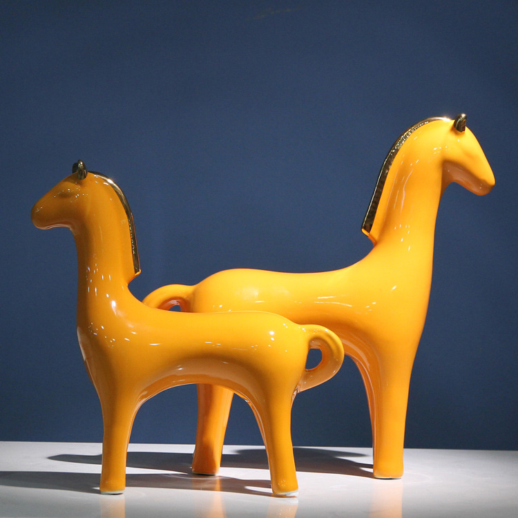 笃家策画创意现代简约陶瓷动物家居装饰品马到功成桌面摆饰抽象工艺品