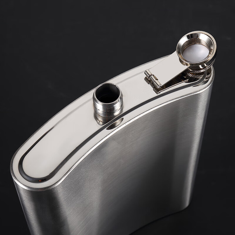 俄罗斯加厚酒壶不锈钢随身扁酒桶便携5斤7户外军水壶白酒瓶 约3.