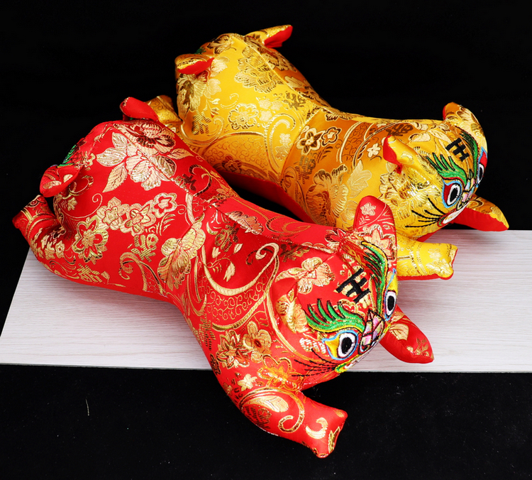 老虎枕头手工刺绣 民俗特色手工艺刺绣布老虎双头虎头枕保平安满月