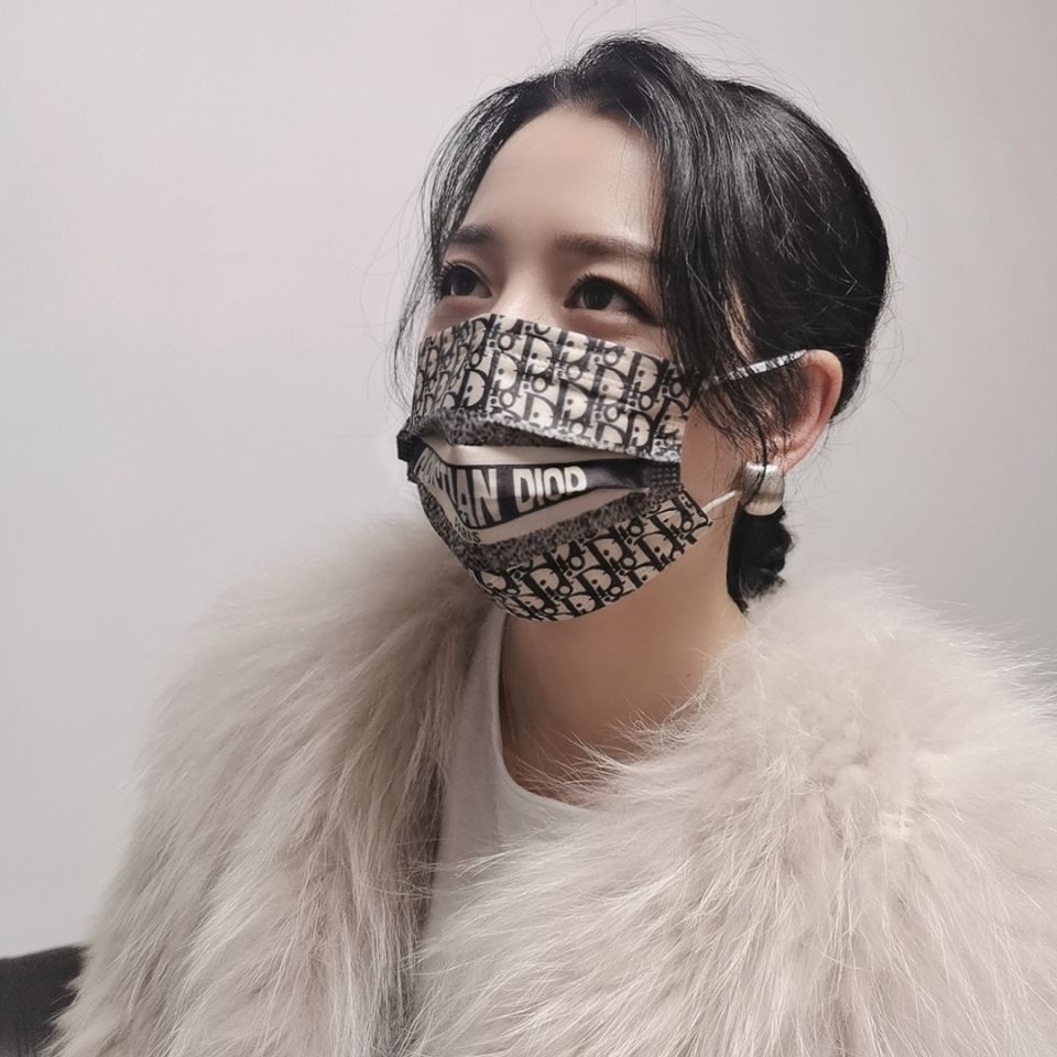 时尚medm字母印花老花男女防护装饰三层熔喷口罩蓝色火焰独立包装50片