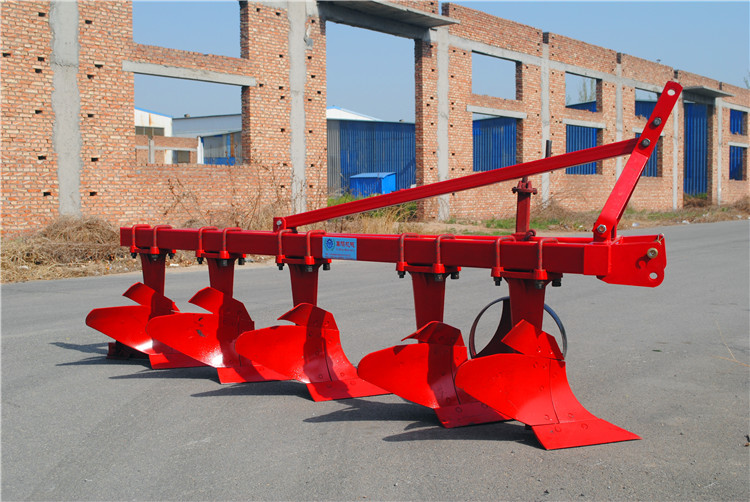 双铧犁耕地犁厂家犁铧大鹏王带的小犁子拖拉机犁320铧式犁