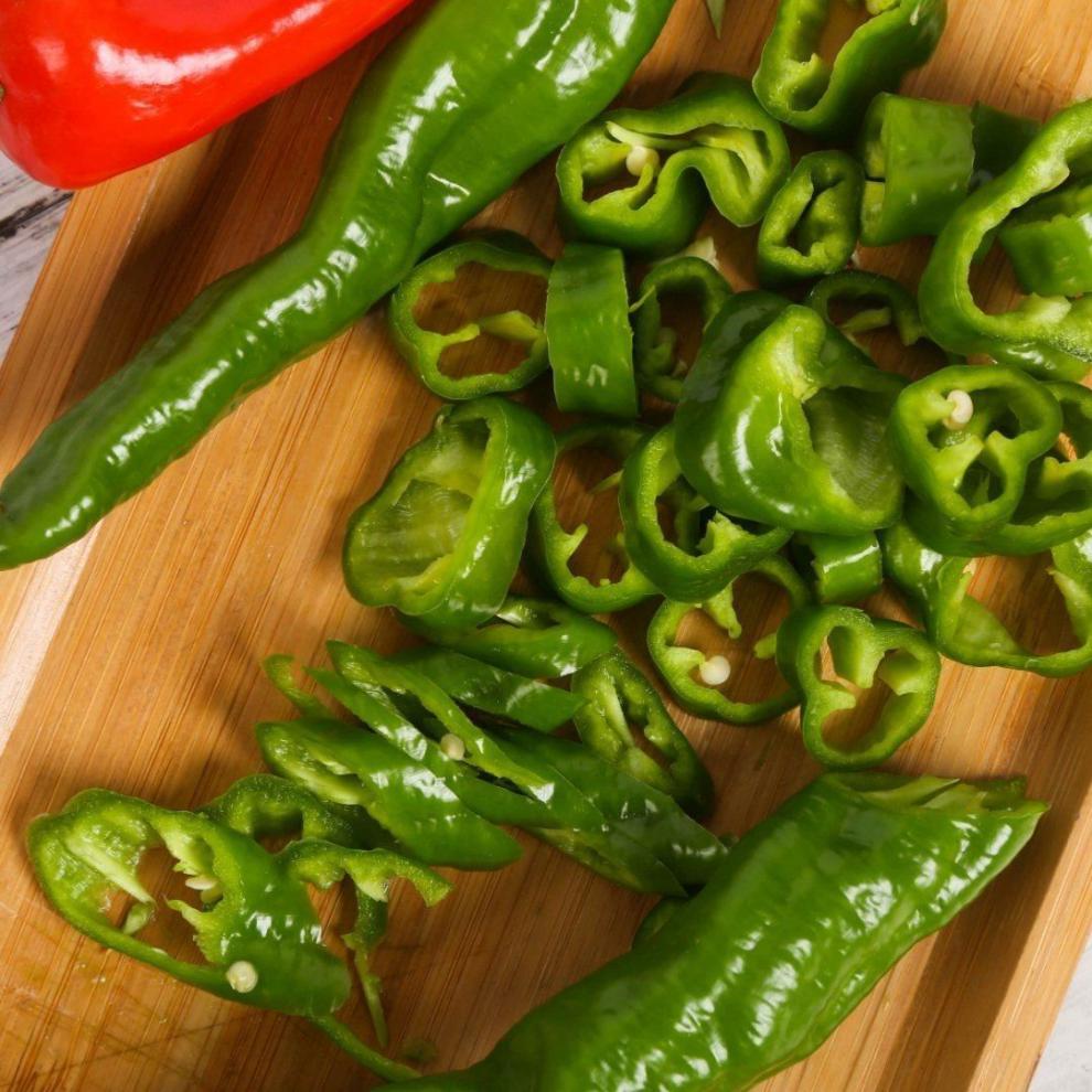 现摘现发螺丝椒青椒香辣薄皮辣椒菜新鲜蔬菜产地直发香辣辣椒五斤螺丝