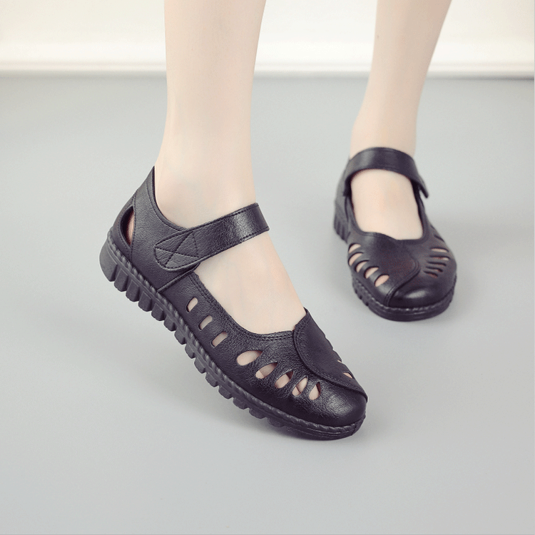 新款女夏防滑软底妈妈鞋舒适平底中老年皮凉鞋老奶奶洞洞皮鞋黑色1908