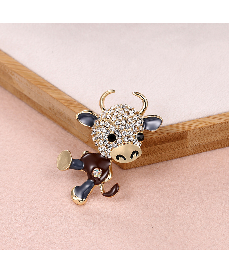 昂比熊新品2021生肖牛年吉祥物胸针可爱卡通本命年别针新款配饰牛气冲