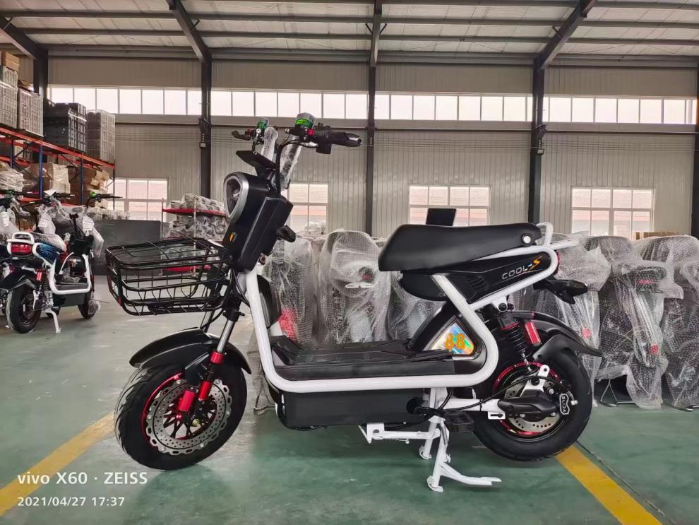 小牛九号雅迪新日爱玛同款2022新款极酷s电动车双碟刹油刹电瓶车青年