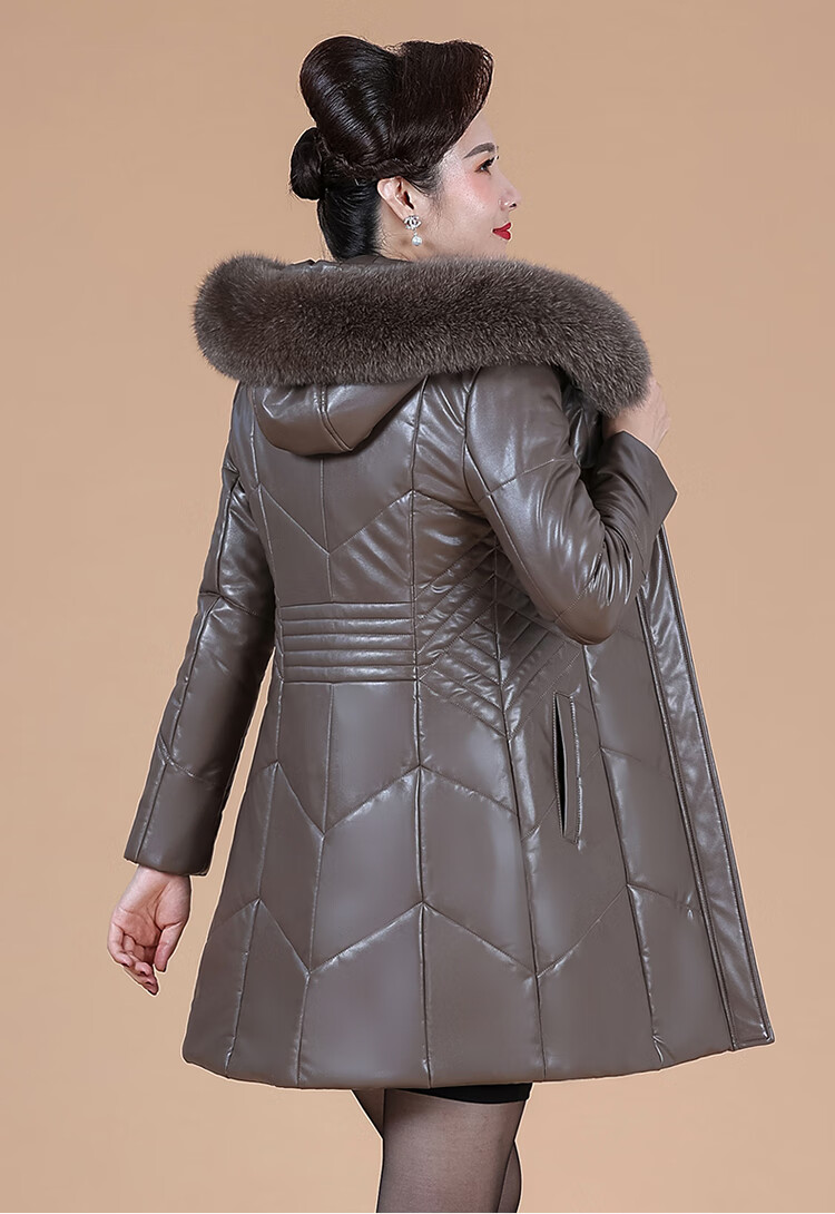 雅鹿妈妈真皮羽绒服女中长款绵羊皮外套中老年连帽毛领皮衣2021年新品