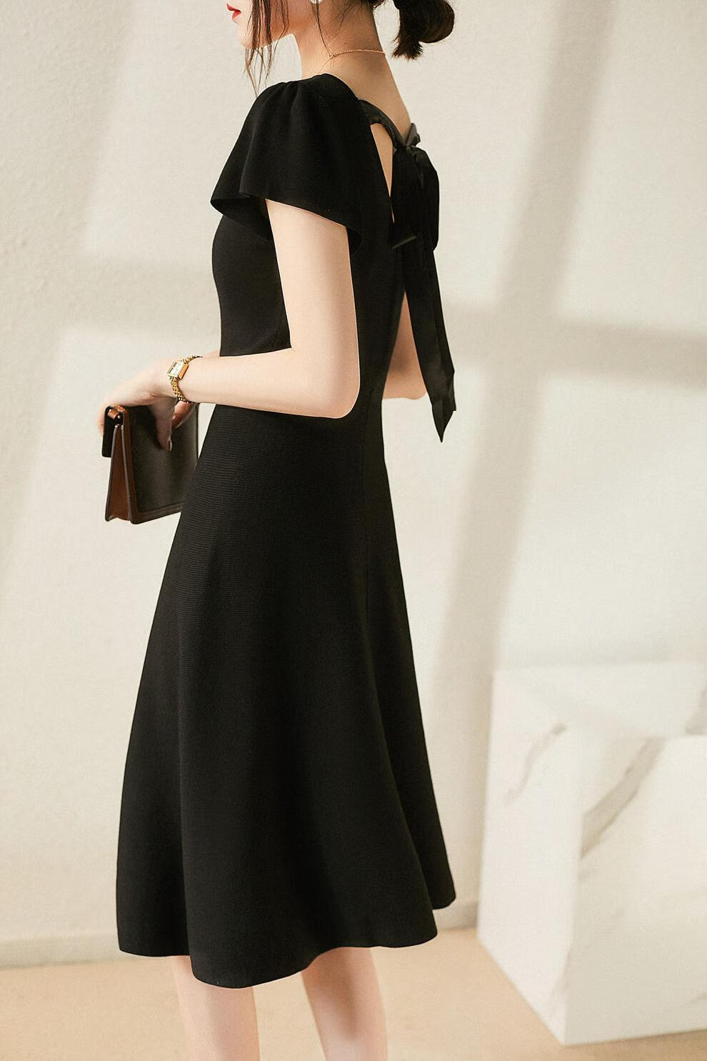 的款式     蕞适合的气质,以及,蕞适合的版型,也   是蕞难忘的小黑裙