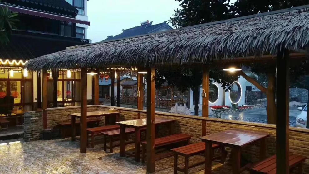 界梁山仿真茅草塑料茅草屋顶仿真稻草农家乐民宿木屋别墅装饰茅草瓦草