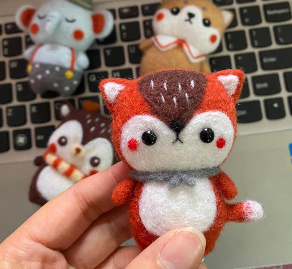 羊毛毡戳戳乐羊毛毡成品钥匙扣可爱动物车挂节日创意小礼物支持来图戳