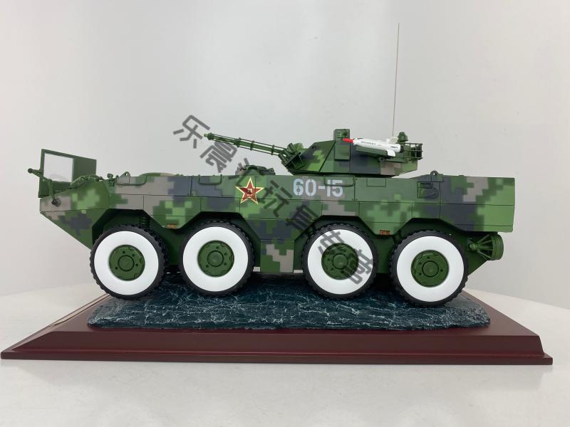 09式雪豹8x8轮式步战车模型 8*8轮式装甲车阅兵纪念模型34cm 1:24 1
