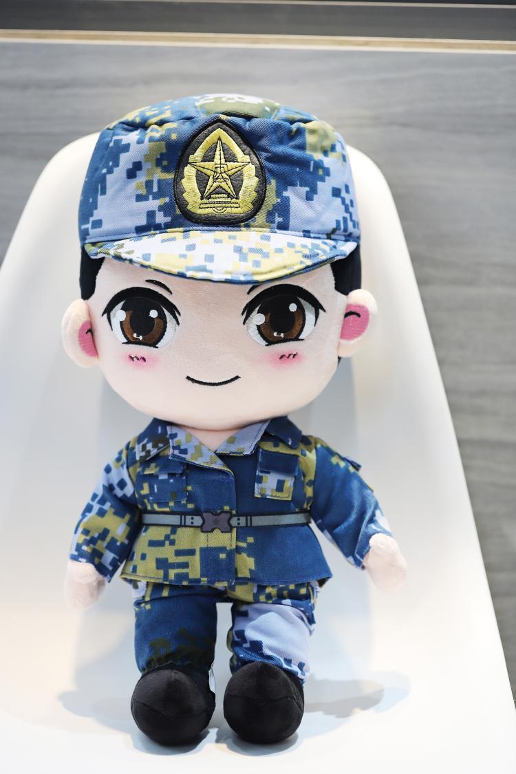 兵哥哥武警军人玩偶迷彩绒玩偶车头压床军嫂军恋情侣礼物 女海军迷彩
