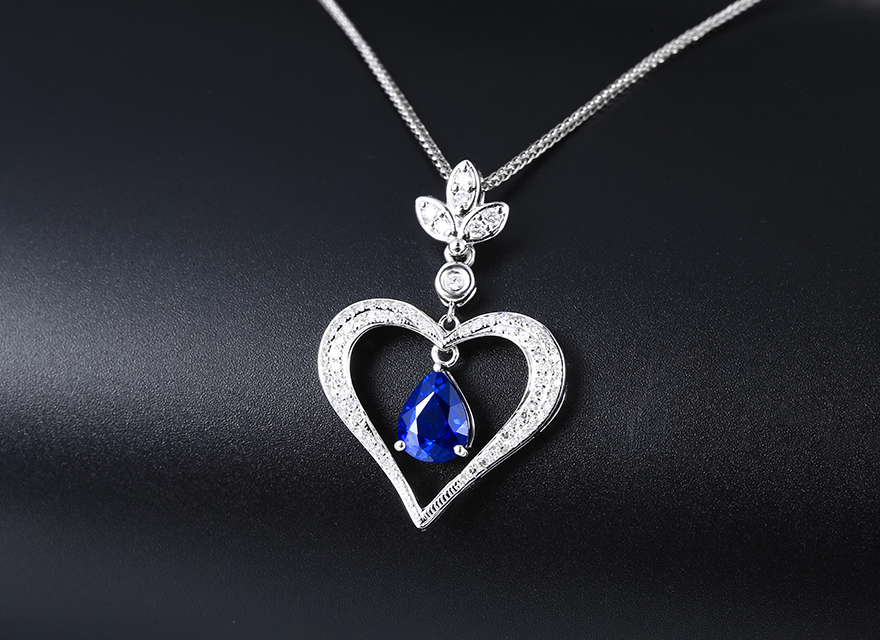 yl125克拉蓝宝石吊坠女18k金镶嵌钻石心形款彩宝现货