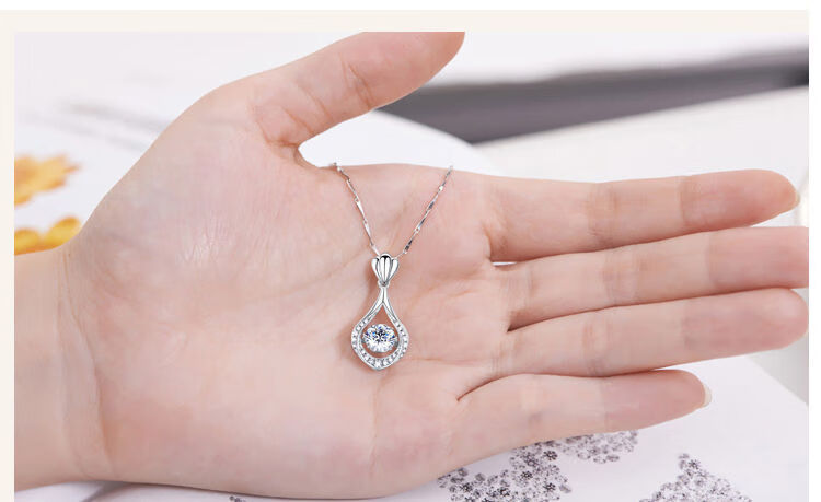 珀芙诺葵影轻奢高端日本芯片925天使之吻吊坠不掉色女锁骨链灵动项链