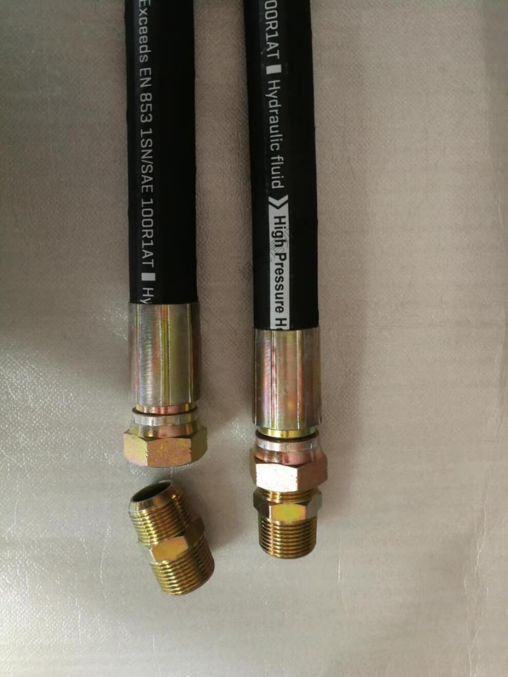 空压机储气罐干燥机连接高压软管连接高压气管橡胶管4分1米带内丝