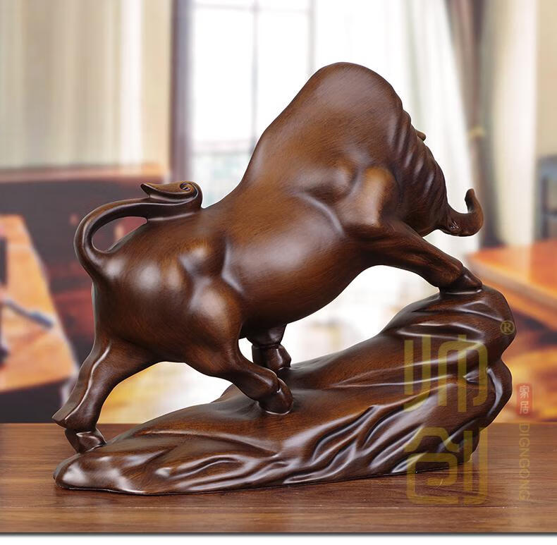 帅创桌面装饰奋斗牛年会商务礼品搬迁木雕牛摆件新房实木工艺品办公室