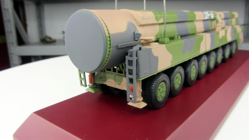 东风41导弹模型合金仿真模型 df41洲际导弹发射车成品摆件收藏 1:48