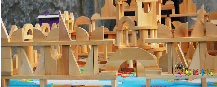 森尼熊幼儿园大型积木建构区原木色实心木质大块安吉积木拼装搭建玩具